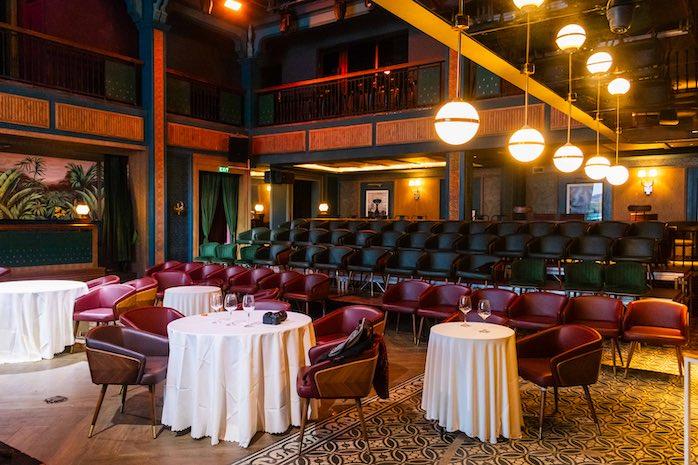 Salle dédiée à la conférence