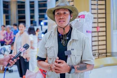 Un Cambodgien achève un tour du monde à vélo pour les enfants 2