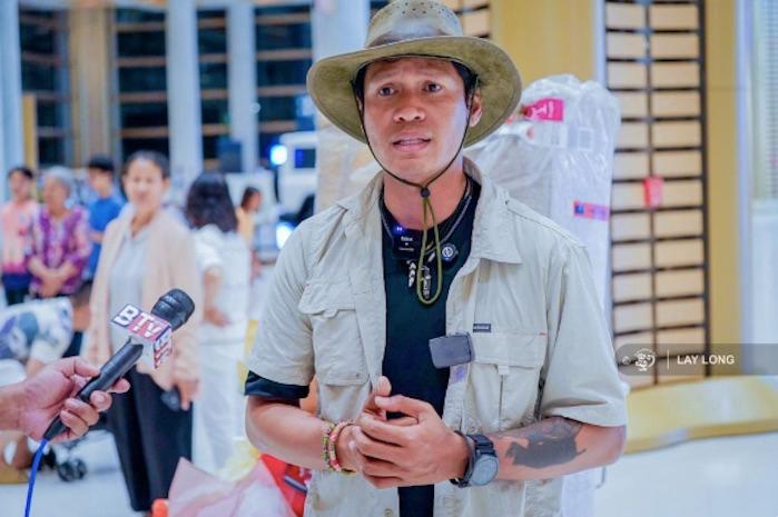 Un Cambodgien achève un tour du monde à vélo pour les enfants 2