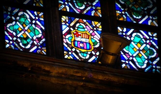 logo du fc barcelone à santa maria del mar