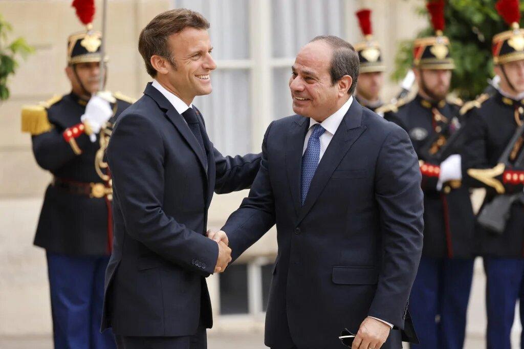 Le Président Macron accueille le Président égyptien au G7