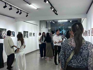 Première exposition pour de jeunes photographes cambodgiens