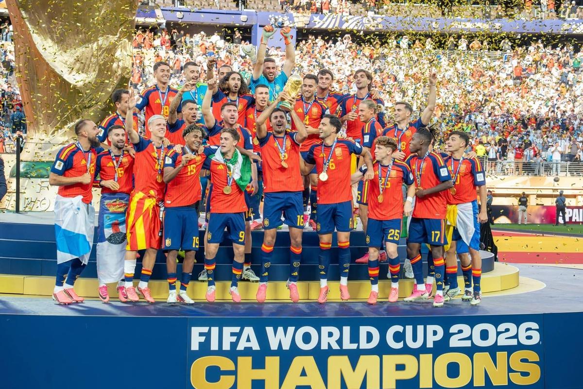 Les joueurs de l'Espagne célèbrent leur victoire en finale de la Coupe du Monde 2026