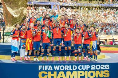 Les joueurs de l'Espagne célèbrent leur victoire en finale de la Coupe du Monde 2026