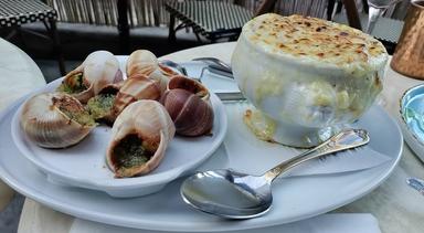 Escargots de Bourgogne et soupe à l'oignon, deux incontournables au menu de l'Appart (Photo DR)