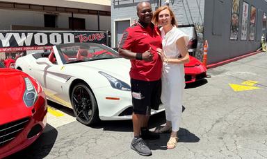John Gabin et Anne Verdier devant les Ferraris de « Ride Like a Star » © Marie Fiorin