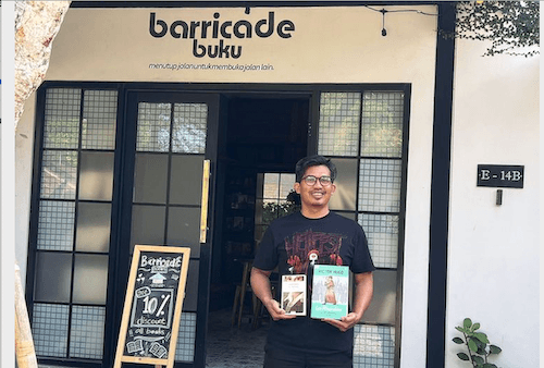 Barricade Ari cafe librairie Yogjakarta
