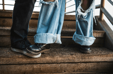 couple pieds jean