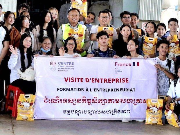 Des étudiants francophones cambodgiens explorent la filière rizicole 3