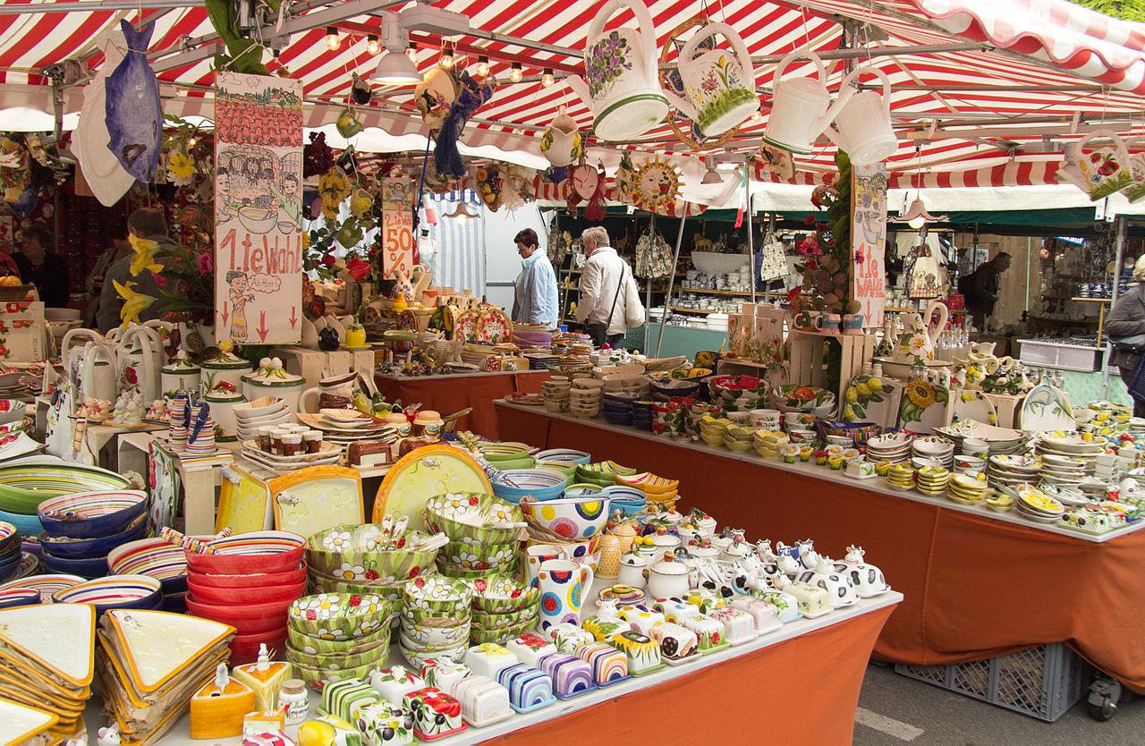 Jakobidult et son marché de vaisselle