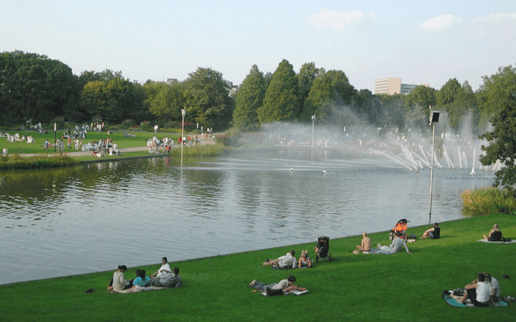 Parc et lac de Planten un Blomen.