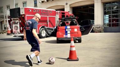 Concours de Panenka avec notre Smart « Scoopette » et les pompiers de San Marcos, CA