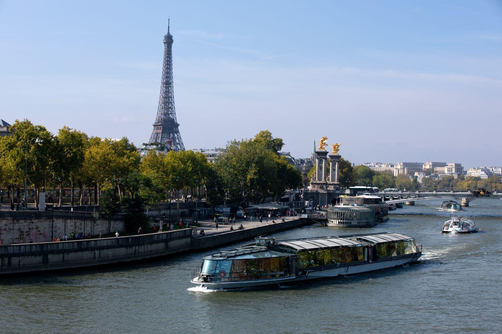 seine bateau tour eiffel