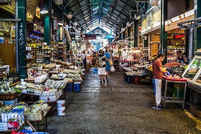 Vue d'une allée commerçante dans une halle de marché