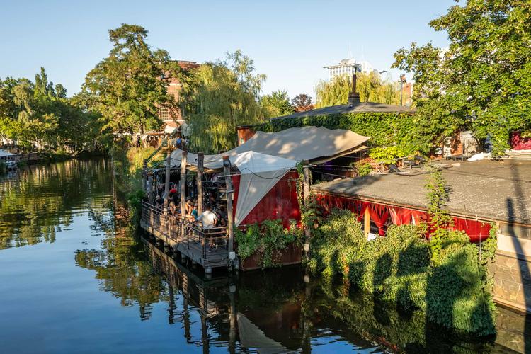 Le Club der Visionaere en fin d'après-midi
