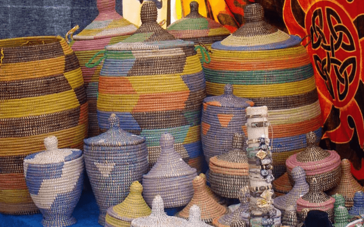 Paniers et pots africains.