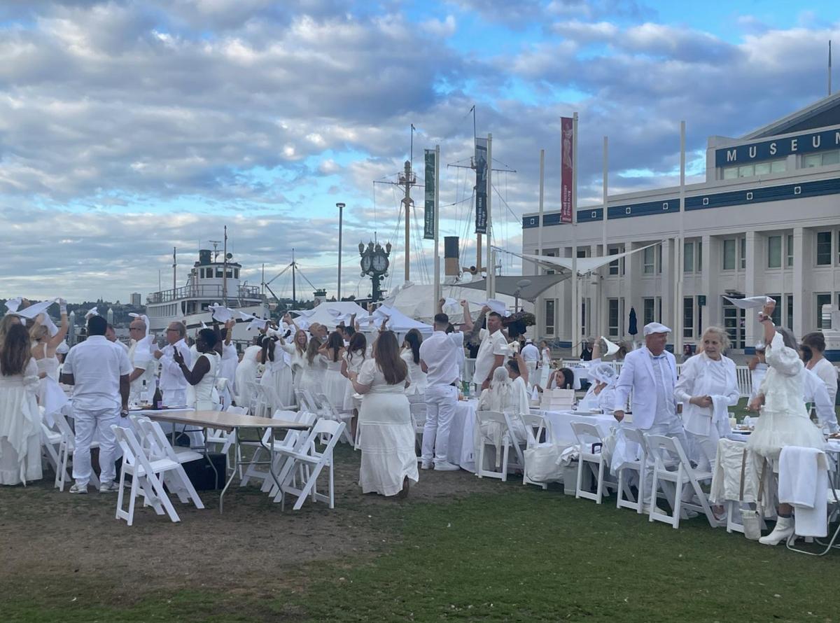 Diner en blanc @dinerenblancseattle