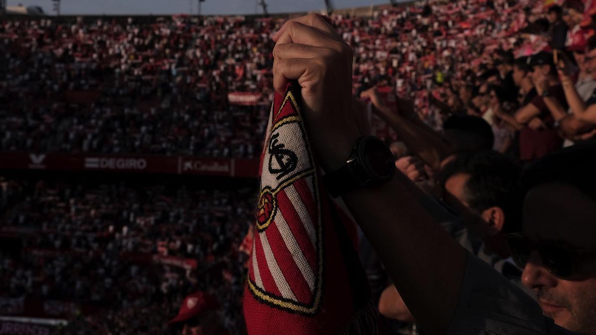 À Séville, le football rythme la vie des habitants, portée par la rivalité entre le Betis et le Séville FC.