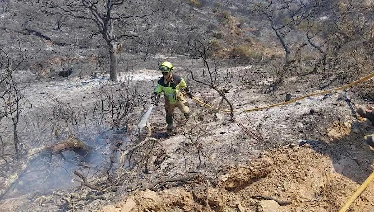 Pompier luttant contre l'incendie de Niebla. Huelva