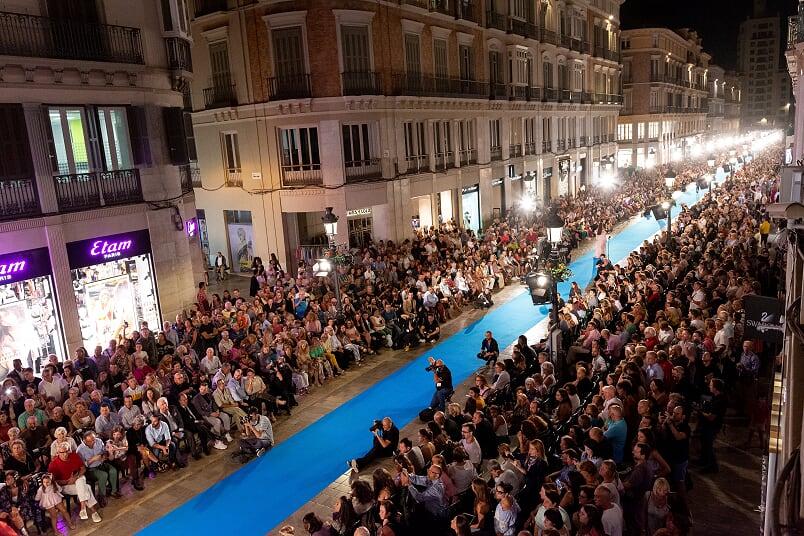 Quand la Málaga Fashion Week investit la Calle Larios. (https://pasarelalarios.es/wp-content/uploads/2020/06/MOF0142.jpg)