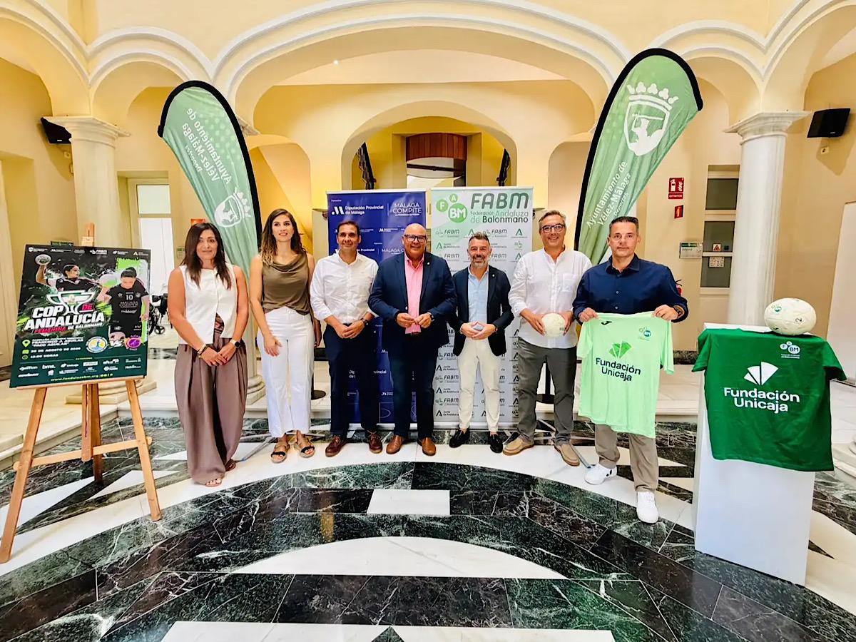 La diputacíon de Málaga et l'Ayuntamiento de Vélez-Málaga se sont réunies aujourd'hui pour souhaiter bonne chance aux deux équipes. (https://www.malaga.es/deportes/1320/com1_md3_cd-54649/velez-malaga-acogera-la-final-de-la-copa-de-andalucia-de-balonmano-femenino-con-el-apoyo-de-la-diputacion)