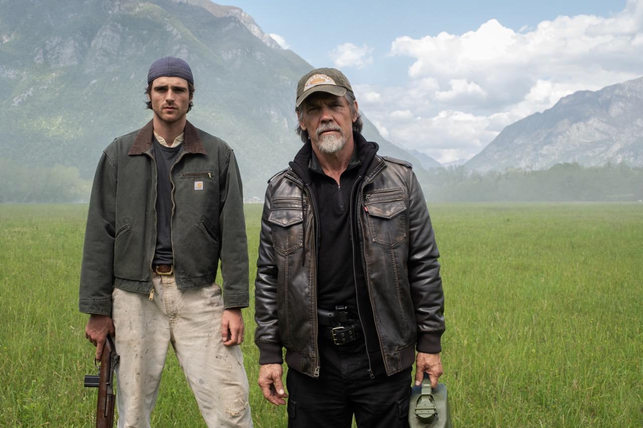 Jacob Elordi and Josh Brolin on set of “The Dog Stars” by Ridley Scott © Disney