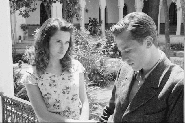 Rebecca Marder dans le film l'Étranger