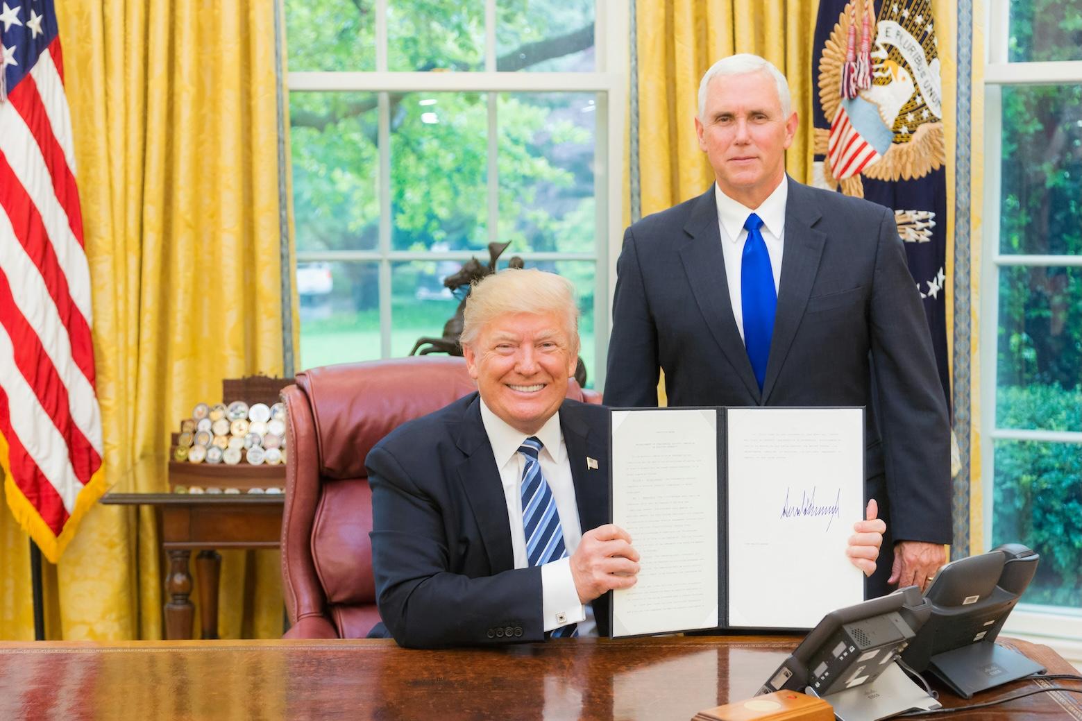 Trump douanes bureau maison blanche