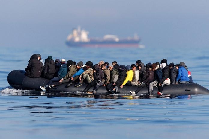 Près de 17 000 personnes ont tenté de rejoindre le Royaume-Uni en « small boats » sur les sept premiers mois de 2026.