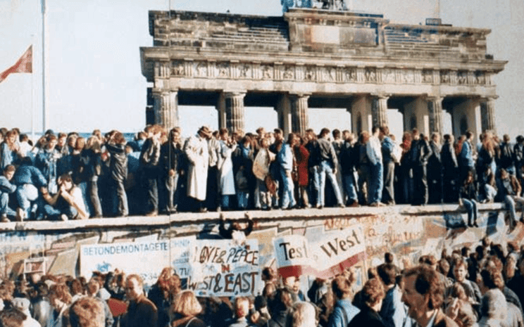 Chute du mur à Berlin, devant la Porte de Brandebourg, 1989