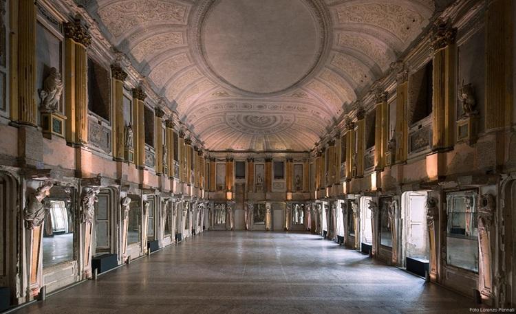 Palazzo_Reale_Milan_salle_Caryatides