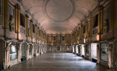 Palazzo_Reale_Milan_salle_Caryatides