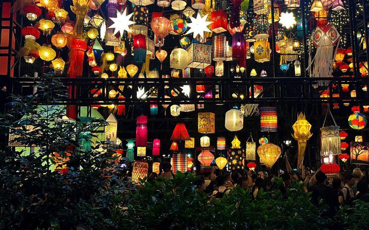 hong-kong-mid-autumn-festival-lantern-victoria-park