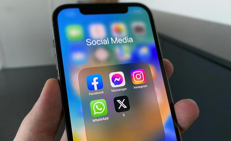 réseaux_sociaux_smartphone