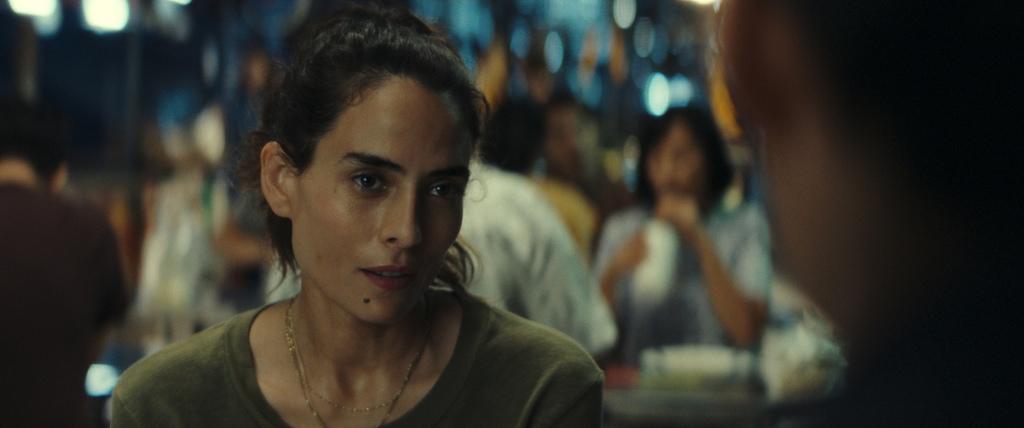 Naïlia Harzoune, qui joue Justine dans la série Singapura, la vie face cachée d'une expatriation