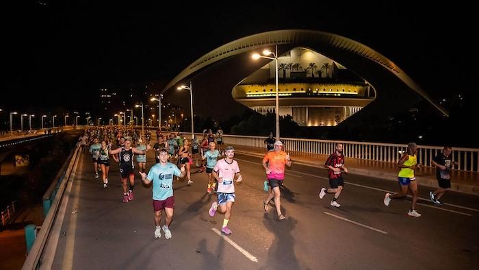 des sportifs en train de courir à valencia