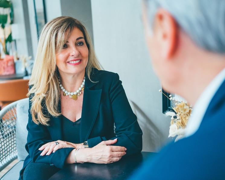 Trouver l’amour à l’étranger : les conseils de la matchmaker Valérie Bruat