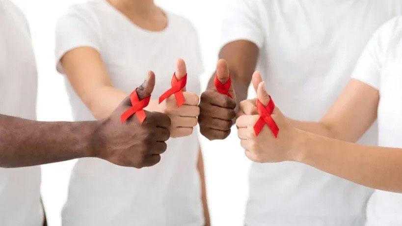 Puces avec ruban rouge anti sida