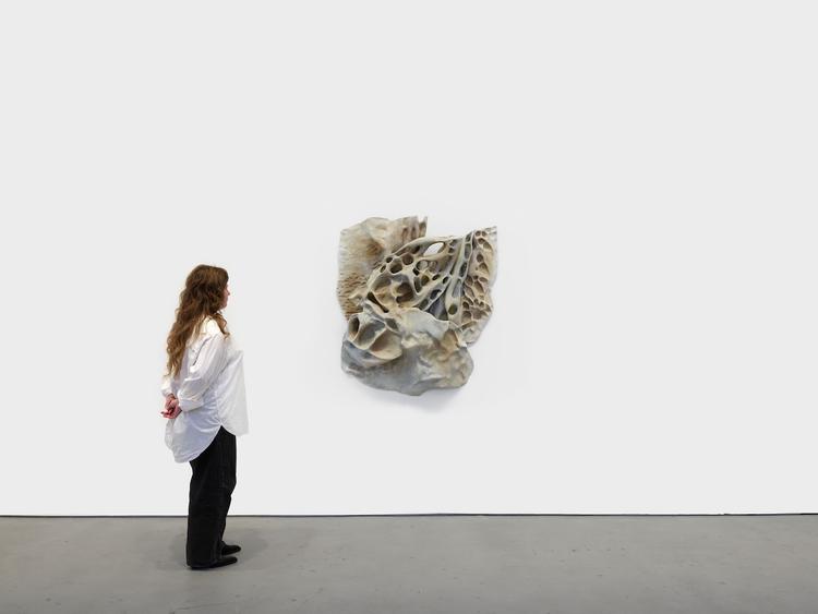 L’artiste espagnole Cristina Iglesias présente « Possible Matter », sa première exposition new-yorkaise avec la galerie Hauser & Wirth.