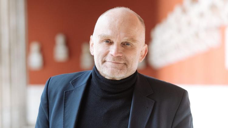 frédéric petit mission france étranger