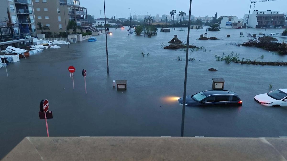 la plage d’Oliva, une commune où les précipitations ont dépassé les 600 litres par mètre carré.
