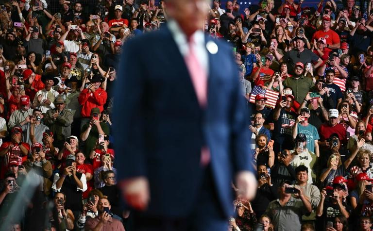 Trump et les républicains poussés dans les cordes à l'approche des élections