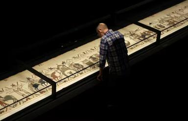 La tapisserie de Bayeux est exposée au British Museum de Londres jusqu'au 11 juillet 2027.