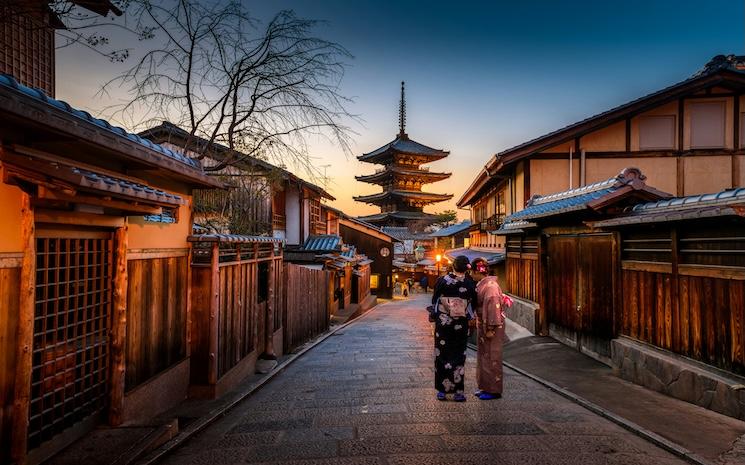 scène de deux femmes japonaise