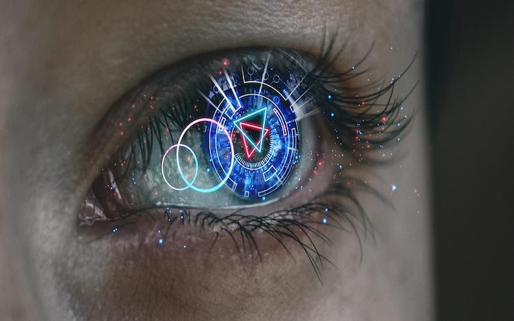 oeil avec de la technologie