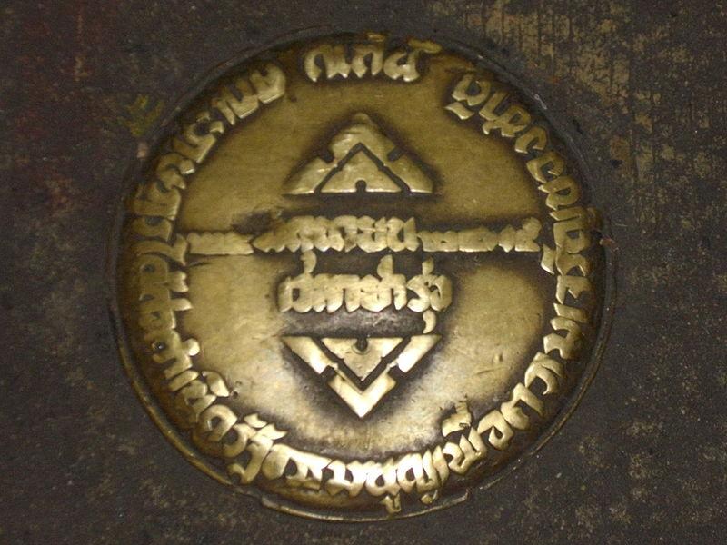 800px-Memorial_peg_of_Siamese_Revolution_of_1932