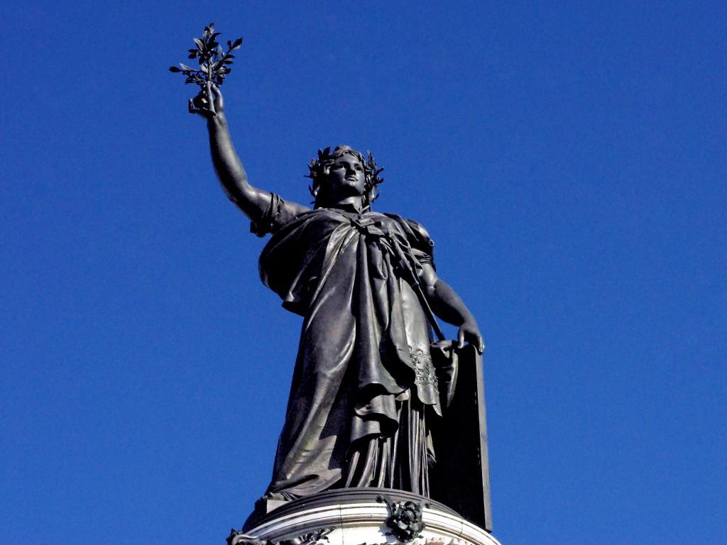 Marianne-on-Place-de-la-République-©-French-Moments.jpg