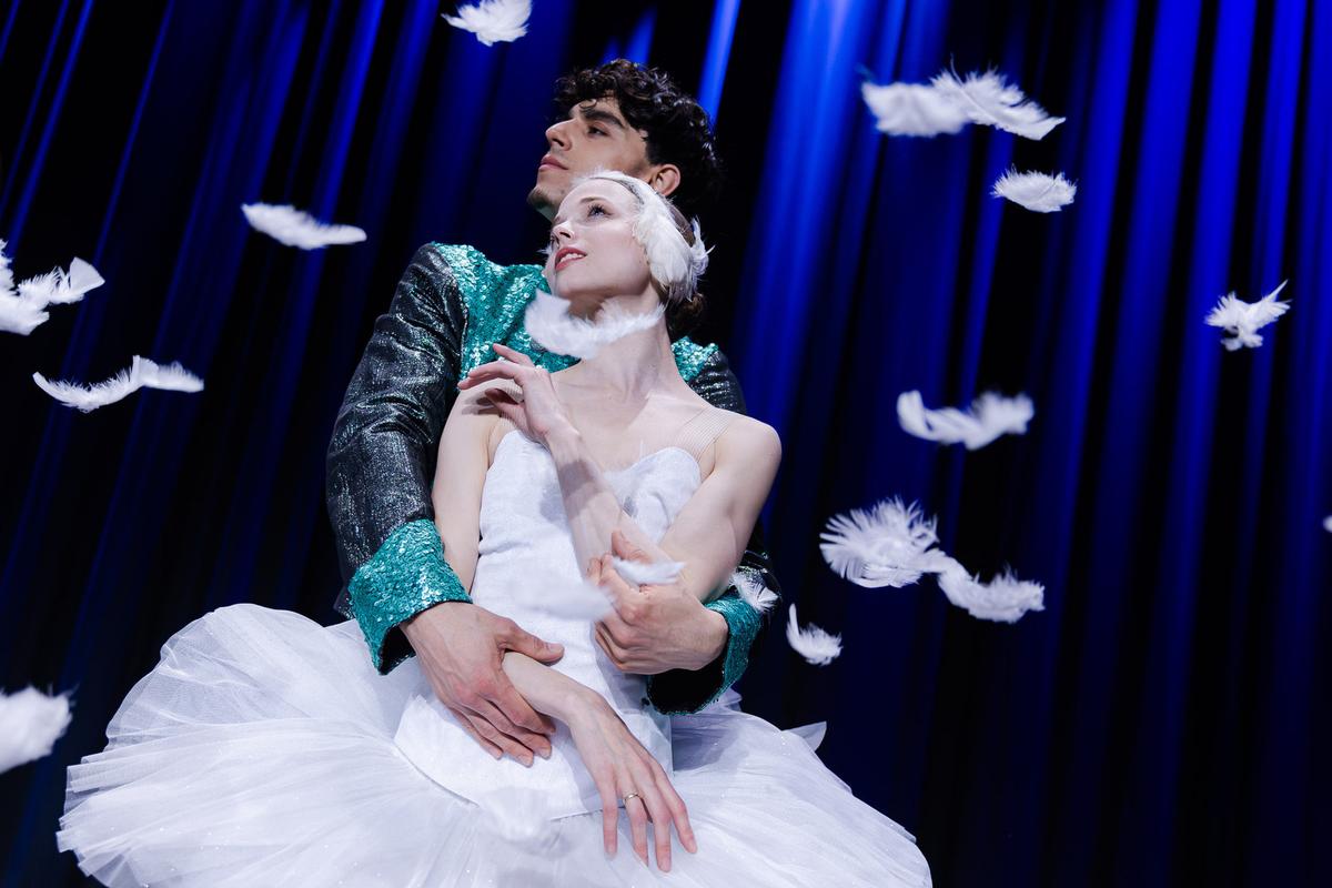 Un couple de danseurs de ballet