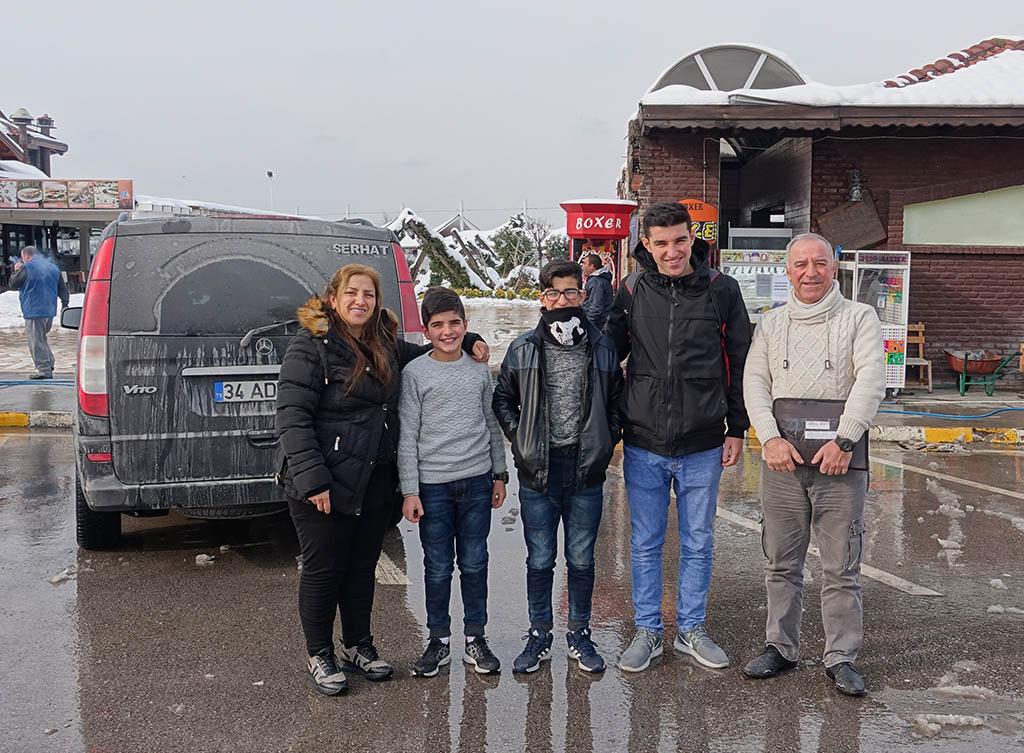 Melad ses parents et ses freres cadets