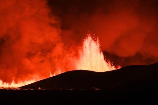 Islande: un volcan en éruption après des semaines d'activité sismique